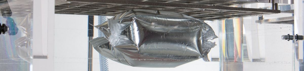 Aufgeblähte Verpackung während eines Prüfungsdurchgangs im QTA